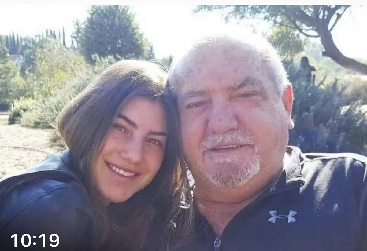 bellamessica1's tweet photo. כותב שלמה שרף שנכדתו מאי נעים ז״ל 😢🥀💔נרצחה בטח העוטף ב07/10 
תקשיבו לסבא שליבו מדמם 🩸 

שלמה שרף הצביע במשך עשרות שנים לליכוד. ב 7 באוקטובר איבד את נכדתו מאי נעים ז"ל, ומאז התבטא פעמים רבות נגד הממשלה והעומד בראשה: 

"אבא שלי היה איש חירות. עוד בפולין הוא נסע שבוע עם העגלה והסוס כדי לשמוע את ז'בוטינסקי נואם. אחרי המלחמה, במחנה העקורים בגרמניה, כשכל בני המשפחה של אמא נסעו לדרום אמריקה, היה לו ברור שאנחנו הולכים לארץ ישראל. גם אני הייתי שנים ליכודניק. בושה שהנוכל הנהנתן מתיימר להיות ממשיך דרכם.

הם לקחו מדינה פורחת ופירקו אותה לחתיכות. הממשלה הזאת חייבת לעוף, ומהר. חייבים פה הנהגה ראויה. זאת הממשלה שלנו? אלה האנשים שמנהלים את המדינה הזאת? זו בושה. אלה אנשים שלא נותן להם לרחוץ את הרצפה בבית שלי. 

עם אמסלם הזה, שיושב בכנסת ואומר 'אנחנו לא ניתן לאשכנזים לרמוס את הכבוד של הספרדים'. מישהו רומס כבוד של ספרדים? הוא לא מתבייש? והוא נציג של המרוקאים בישראל? דוד לוי, זכרונו לברכה, איש יקר, הוא היה נציג. 

מירי רגב, שרה במדינת ישראל, אומרת 'הממשלה הזאת עשתה המון בשביל המדינה, הישגים מדהימים... שיכנו בבתי מלון אלפי ישראלים'. זאת הרי בושה וחרפה! איך את מדברת בכלל בצורה כזאת? 

וזה לא רק היא, זה כולם, כל החבורה הזאת שלהם. היום הליכוד זה אוסף של פרחחים. אין שם היום שר אחד שמתפקד. 

יש בן אדם במדינת ישראל שקוראים לו ביבי, שהוא אסון. על הידיים שלו יש את הדם של הילדים והנכדים שלנו. הוא לא יכול להתנקות לעולם. הוא חייב לעוף, עם הממשלה הכושלת שלו. נתניהו מסוכן למדינה. אמרו את זה עליו כל בכירי הליכוד. בכל מדינה מתוקנת הוא היה יושב בכלא, המנוול הזה! הוא צריך ללכת, ולקחת את כל האפסים איתו"

✨✨ הצטרפו לעמוד שלנו על מנת לצפות בעדויות רבות של  אנשי ימין יוצאים נגד התנהלות הממשלה  ✨✨