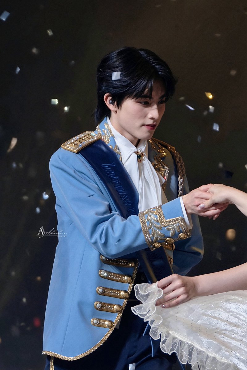 AA_GalleryTH's tweet photo. Your Highness✨

#BUS_LIGHTASONE
#AAashirakorn 
#AA_galleryTH https://t.co/IS4tz71553