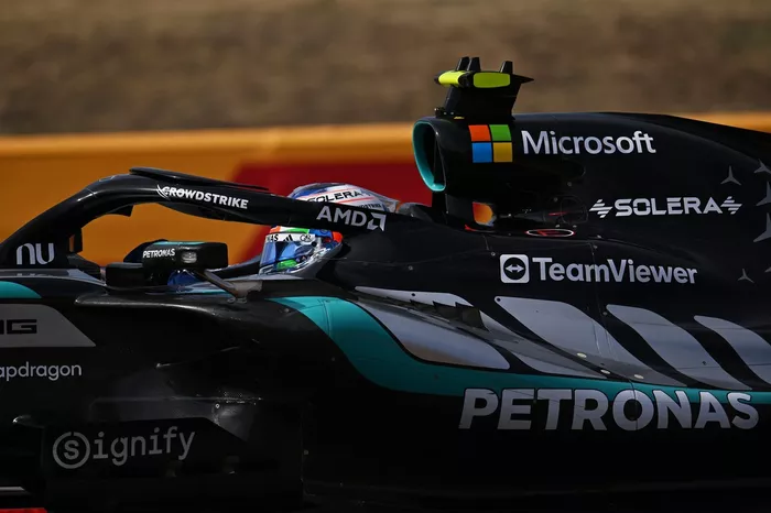 Nachez98's tweet photo. 🚨 ÚLTIMA HORA 🚨

💥 Mercedes podría estar preparando un motor ADUO para ESTE AÑO

🇮🇹 Pese a negar que iban a utilizar el ADUO este año, hay rumores de que Mercedes podría introducir un nuevo motor mejorado y, por lógica, podría ser en Monza

👉 El nuevo motor llevaría mejoras en la combustión y el turbocompresor, combinado con un nuevo combustible Petronas y centrado en mejorar la fiabilidad

📰 Franco Nugnes vía @Motorsport_IT