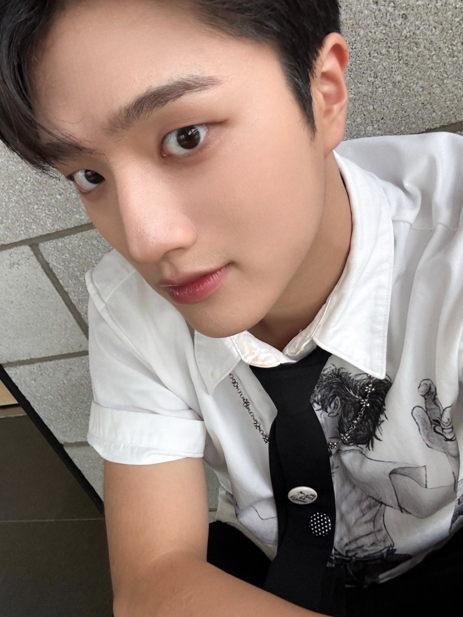 TRENDZ_OFFCL's tweet photo. [#정예찬] On My Knees 마지막 방송까지 열심히 응원해준 프렌드지 덕분에 더쇼도 잘 마무리했엉 고마워😚

#FROM_TRENDZ #TO_FRIENDZ #TRENDZ #트렌드지 https://t.co/VsCB41FTmn