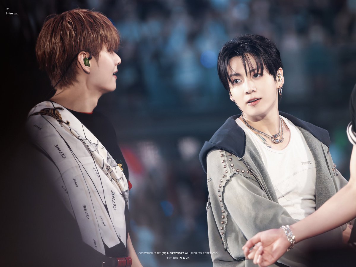 kthjjg's tweet photo. CAUGHT SNEAKING GLANCES IN 4K https://t.co/jWSVJjYez9