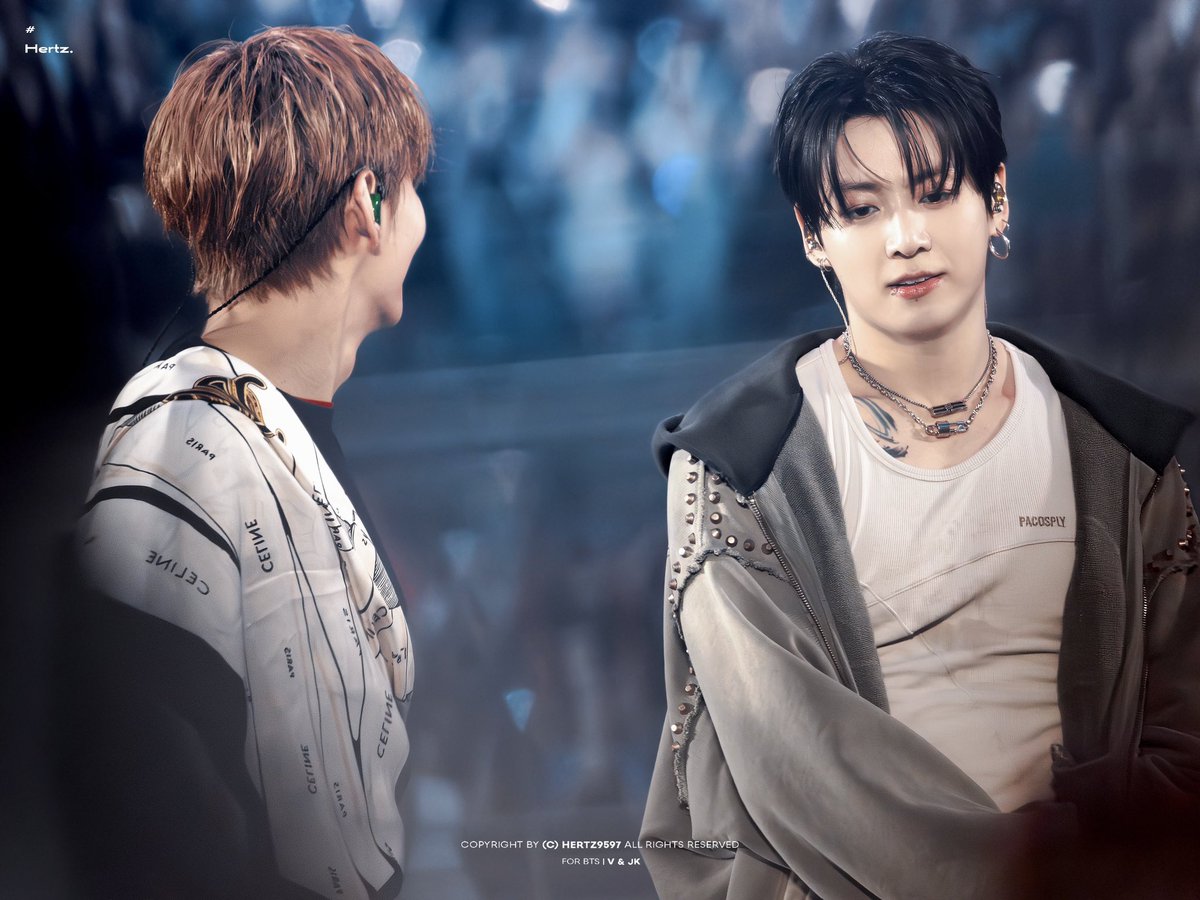kthjjg's tweet photo. CAUGHT SNEAKING GLANCES IN 4K https://t.co/jWSVJjYez9