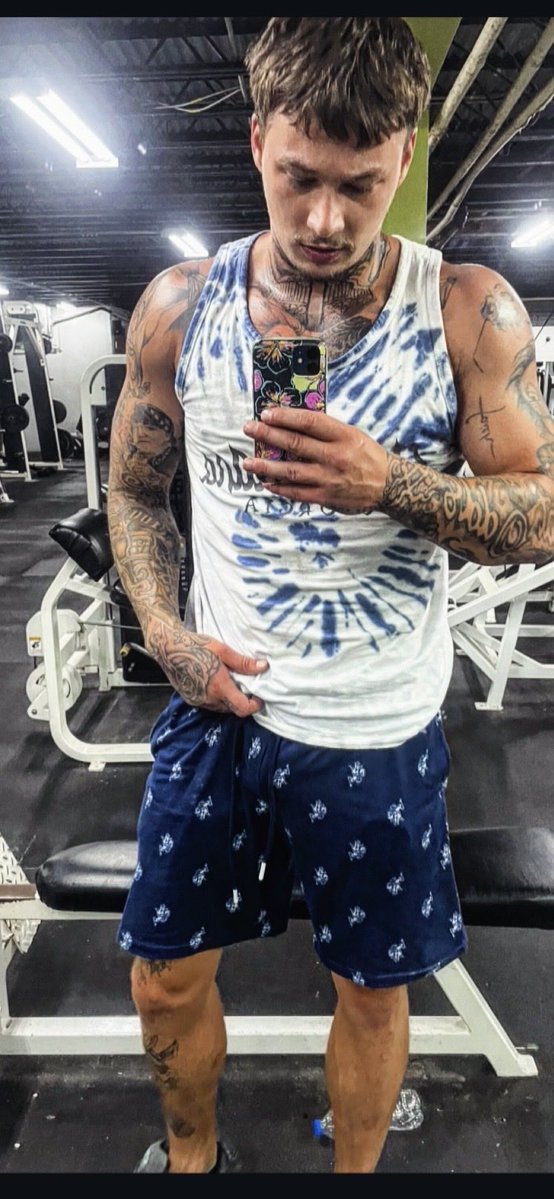 AlexKeith74's tweet photo. ISO: beta boys to degrade #gay #betaboi #findom #muscular #tattoos https://t.co/zKoYagwEJ3