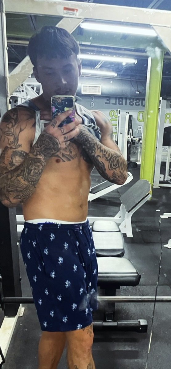 AlexKeith74's tweet photo. ISO: beta boys to degrade #gay #betaboi #findom #muscular #tattoos https://t.co/zKoYagwEJ3