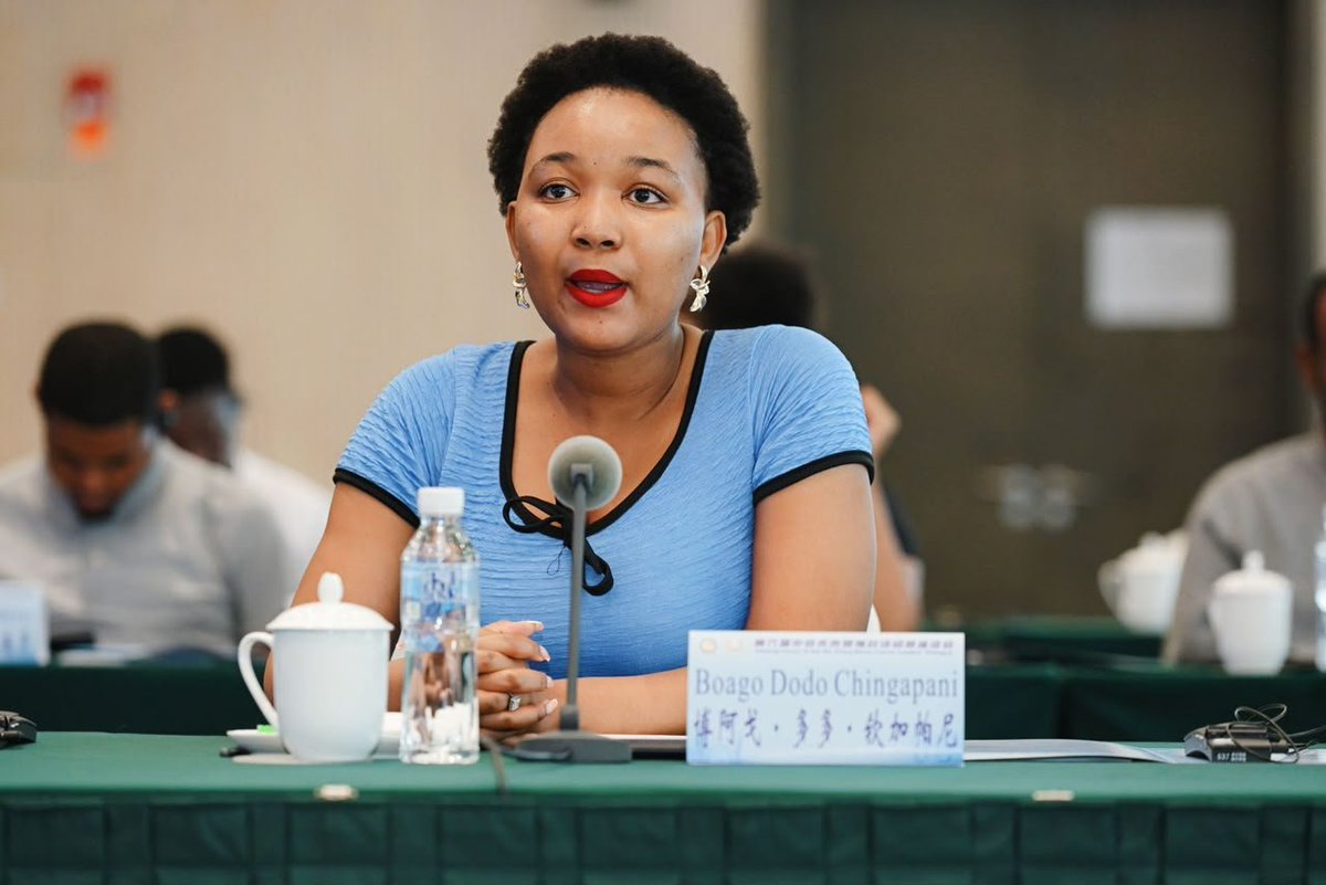 aasu_72's tweet photo. At the Closing Forum of the 6th China-Africa Future Leaders' Dialogue, AASU’s Ms. Boago Dodo Chingapani highlighted “Culture for People, Inherit Time-Honored Civilizations,” stressing our responsibility to protect, live, and pass on our heritage.
#AASU #ChinaAfrica https://t.co/wHwsjxfTi5