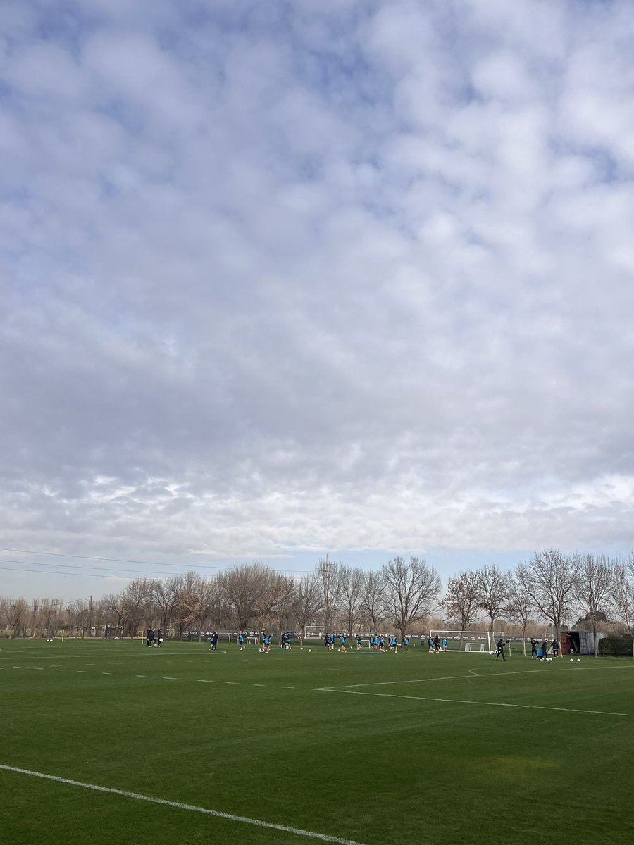 tomigoomez1's tweet photo. 👀 En medio de rumores de una posible salida hacia #Boca, Lucas Passerini se entrena junto al plantel de cara a la fecha 3 del campeonato. https://t.co/4dXdbNs1bs