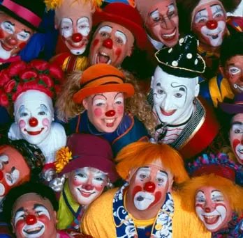 hyamsaaron's tweet photo. Manutd run by clowns 
#GLAZERSOUT 
#INEOSOUT https://t.co/hAySXP4fKV