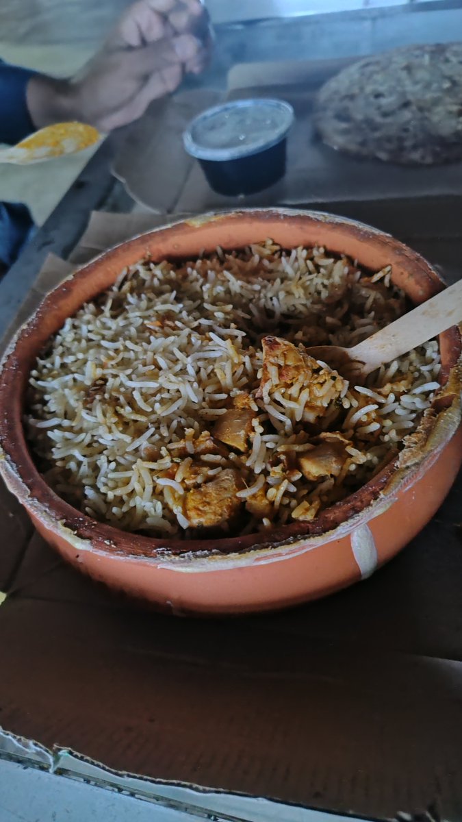 TAILORDEVANG1's tweet photo. @eatclubsupport
@jagograhakjago
@fssaiindia
I have attached the invoice and photos of the food I received as evidence. As per the invoice, I ordered 1 KG Original Paneer Matka Biryani (Pure Veg),  but I was delivered Chicken Biryani instead.(1/2) https://t.co/hrhRiAzdcW