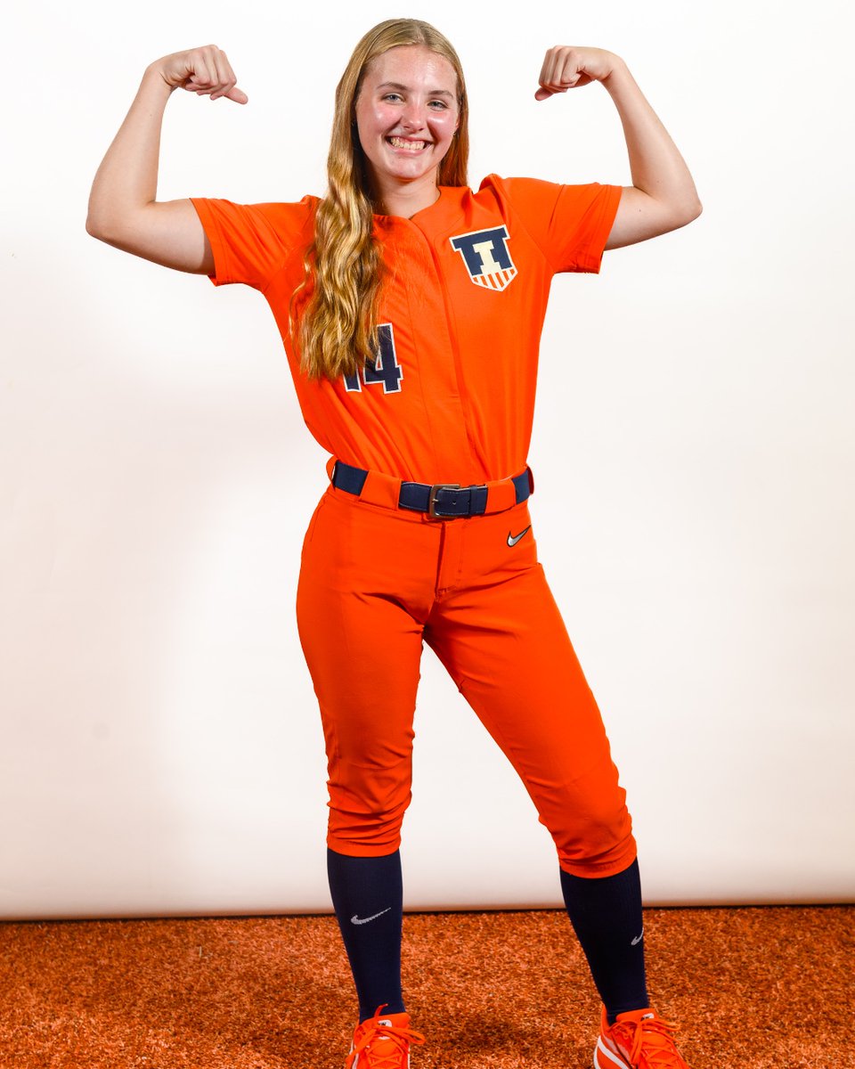 IlliniSB's tweet photo. Join us in wishing a happy birthday to our newest Illini, Kara🥳🎉 https://t.co/QhtqZfkNQ0