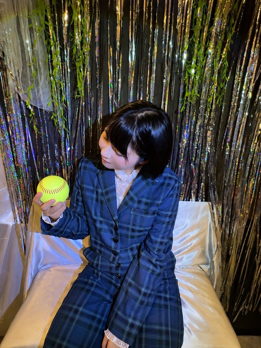 cheechandayo's tweet photo. クラスメイトのみんなと一緒にハルとアキの結婚をお祝いできてよかったー！2人ともほんとにおめでとう！

ソフト部のみんなー！今度はソフトボールしようねー🥎

#冬の結婚式 https://t.co/Wz66uOE7Qy