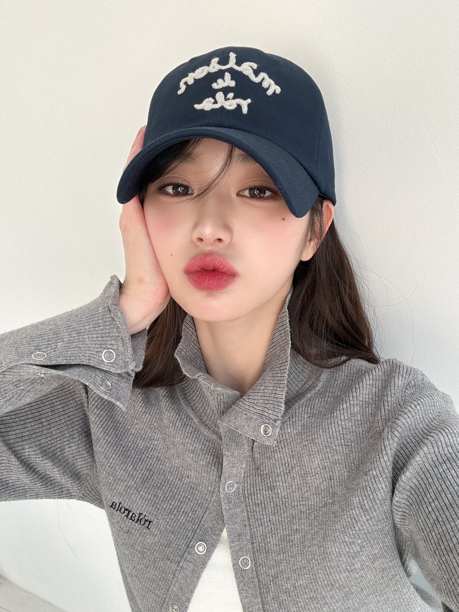 jeffbstore's tweet photo. 〰️Preorder〰️
❣️Rolarola MAISON DE ROLA BALL CAP❣️

💬มี 5 สี
BROWN
RED
BEIGE
GREEN
NAVY+IVORY
 
✖️Price : 890฿✖️

📌จ่ายตอนของมา แต่ห้ามเทน้า
📍รับจำนวนจำกัด
(รอของ6-8week) #jeffbpre 

{ สั่งจองได้ที่ฟอร์มใน reply ใต้โพสนะคะ } https://t.co/fV7yQ9PtTA