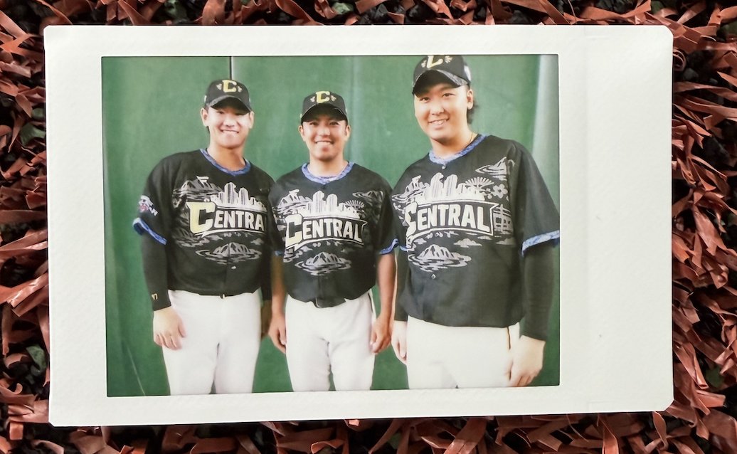 ydb_yokohama's tweet photo. 【マイナビオールスターゲーム2026 第1戦】 
 #オールスターの思い出チェキ   

たくさんの選手とチェキで思い出を残せました📷✨

#山野太一 選手、#清水昇 選手、#細川成也 選手、#田中瑛斗 選手、#井上温大 選手、#船迫大雅 選手、#牧秀悟 選手、#東克樹 選手⚾️✨

#オールスター 
#baystars https://t.co/W8XNTIsSFB