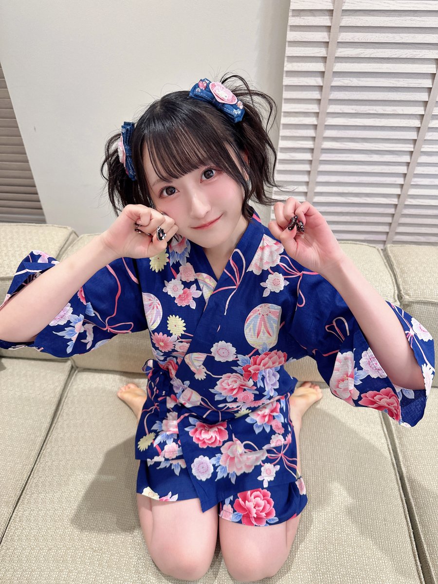 kyoka_moriya's tweet photo. DIALOGUE＋BOX、FC生放送ありがとうございました✨
夏らしい放送でもあり、過去の我々と戦ったり…！
週末はいよいよライブ！！！
気合い入れてがんばります✨

ぬいぐるみの予約もお早めにっ！！！
じんべべ、花火ヘアーのきょん👘🎆 https://t.co/EqkDlGBO4V