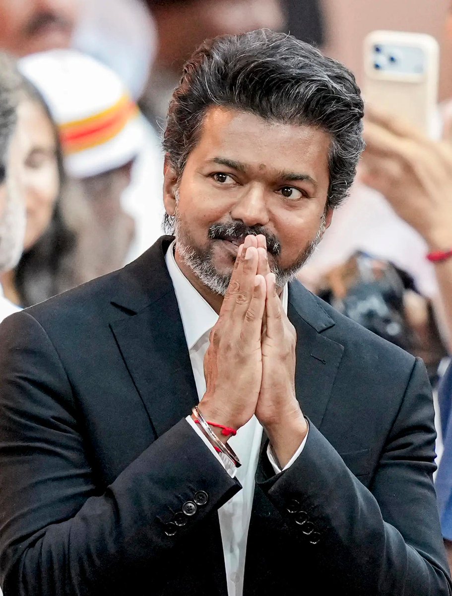 PrakazVijay_Of's tweet photo. நான் எங்க போனாலும் எல்லாரும் என்கிட்ட கேட்கிறது, சி.எம் ஆயிட்டாரு... உங்க பையன் 'விஜய்', சி.எம் ஆயிட்டாரு... அப்படின்னு தான் கேட்கிறார்கள், அதைக் கேட்கும் போது எனக்கு மிகவும் சந்தோஷமாக இருக்கிறது ! 😃🖤

~ நடிகை கீதா ( அழகிய தமிழ் மகன்) 

#JanaNayagan | @TVKVijayHQ https://t.co/oHRrmLkcGs