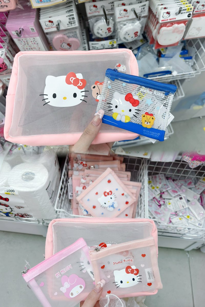 msarang_'s tweet photo. 韓国ダイソーのサンリオシリーズが可愛すぎてポーチ行くたび買ってた(o˘ ³(>ω<๑)💘🤍ｗｗｗ https://t.co/zEBBSrhFM2