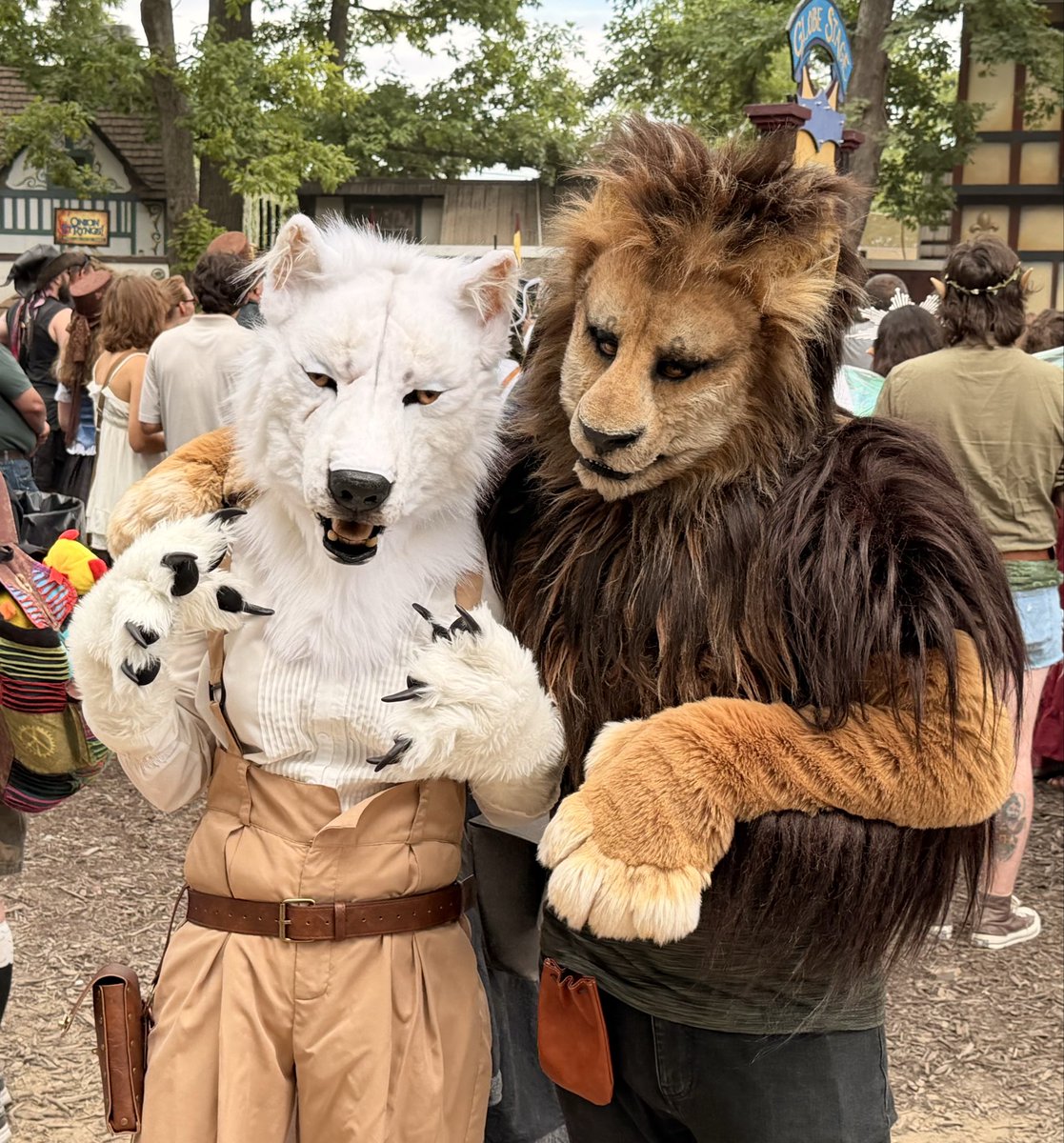 maneymarklion's tweet photo. One looked like winter. The other like late autumn.

    🐺 @galianogangster 
    🦁 @maneymarklion https://t.co/ZRmw93znBn