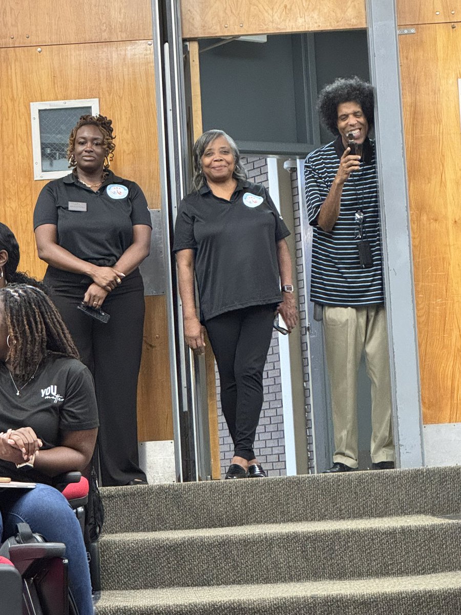 DCSDSecondary2's tweet photo. Great day of teaching and learning at Stone Mountain High School! Secondary Areas 1 &amp; 2 coordinators did an outstanding job supporting our educators with literacy and ELA professional learning. Great working alongside Mr. Wright!

#WorkingOnWinning #SecondaryArea2 @DeKalbSchools https://t.co/aqHHHDLu7G