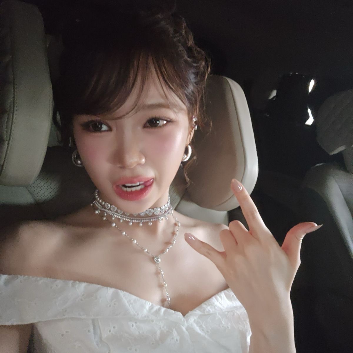 Emiruneet's tweet photo. i literally splurge all my money on the gooniest cosmetics when i’m high n horny ugh https://t.co/JQjY4LlfEu