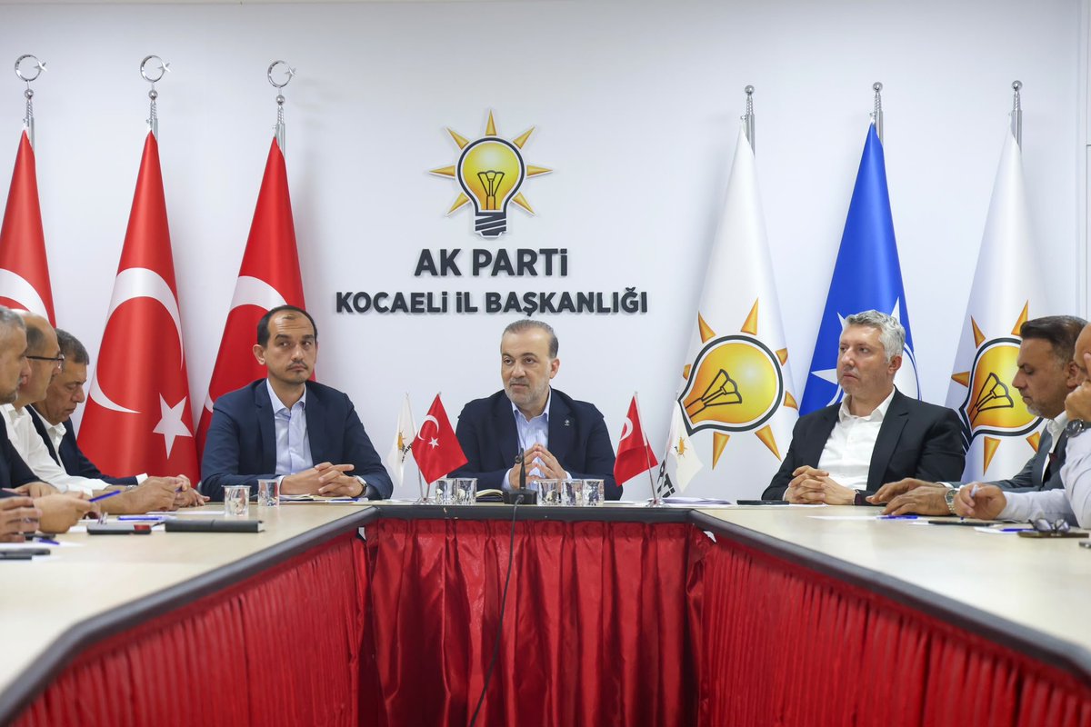 SahinTalus's tweet photo. İlçe Başkanlarımızla Aylık İstişare ve Değerlendirme Toplantımızı gerçekleştirdik.

İlçelerimizde yürütülen teşkilat çalışmalarını kapsamlı bir şekilde değerlendirerek önümüzdeki döneme ilişkin yol haritamızı istişare ettik.

Rabbim birlik ve beraberlik içerisinde aziz milletimize hizmet etmeyi daim eylesin.