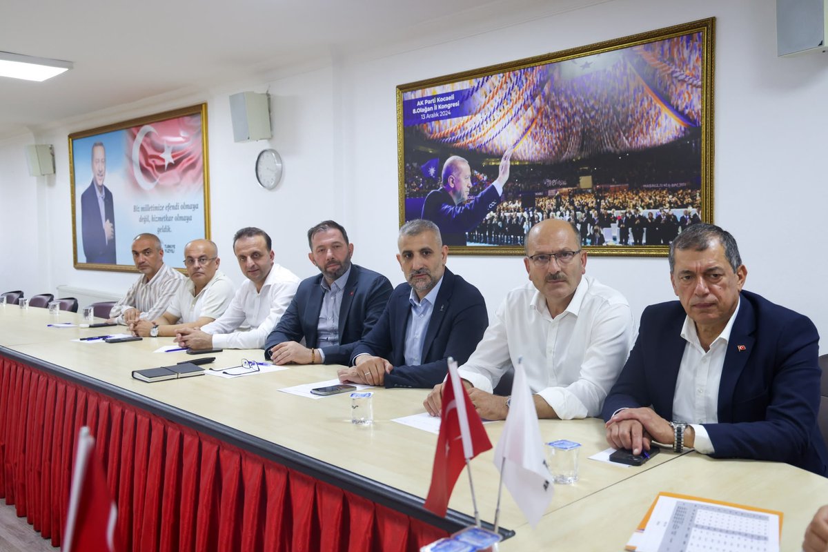 SahinTalus's tweet photo. İlçe Başkanlarımızla Aylık İstişare ve Değerlendirme Toplantımızı gerçekleştirdik.

İlçelerimizde yürütülen teşkilat çalışmalarını kapsamlı bir şekilde değerlendirerek önümüzdeki döneme ilişkin yol haritamızı istişare ettik.

Rabbim birlik ve beraberlik içerisinde aziz milletimize hizmet etmeyi daim eylesin.