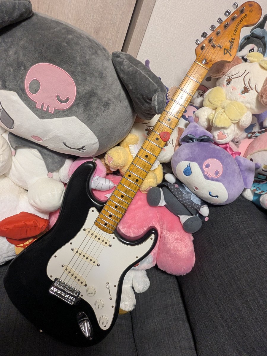 9101hs's tweet photo. ギターはやはりFenderラージヘッド一択 https://t.co/Omu7qRMQcj