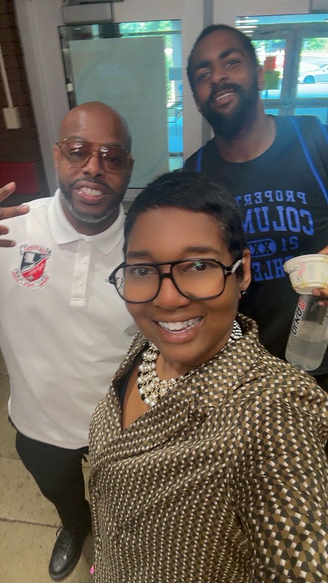 DCSDSecondary2's tweet photo. Shoutout to Principal Wright and the Stone Mountain HS team! Enjoyed today’s visit and seeing the commitment to students, staff, and a strong start to the school year. Keep working on winning!

#WorkingOnWinning #SecondaryArea2 @DeKalbSchools https://t.co/ZmyzKMbasf
