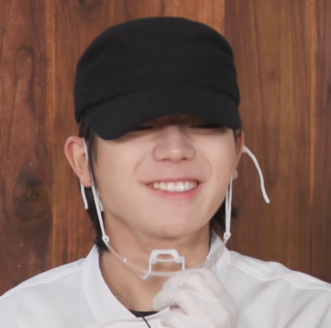 4shoboic's tweet photo. that smile that damn smile 🫠🫠🫠🫠 https://t.co/SwK6YET9VL