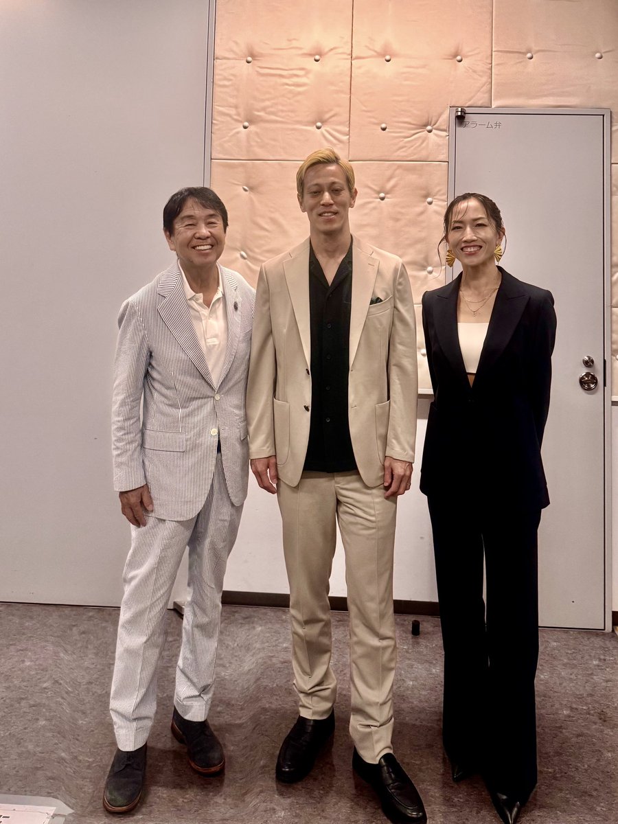 TARAcyan3's tweet photo. 本田圭佑氏と記者会見で対談❣️
〈BEAMS HEART〉10店舗で、本田圭佑氏がビジョンディレクションを務めるスポーツアパレルブランド〈mgh〉の先行エクスクルーシブ展開を開始❣️ ８月7日より販売開始‼️😃👍
https://t.co/A4wKZWam2d
mgh Keisuke Honda (本田 圭佑) Juri Ko BEAMS HEART OFFICIAL https://t.co/lZmoOXEoYs