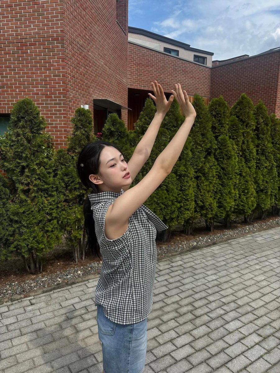 ec4rg_'s tweet photo. 핫써머 노래로 미인 사진 올리면서
쿨썸머좀요....🫠
하던 핵커염이 보고싶은 밤 https://t.co/5GsT6HdlmY