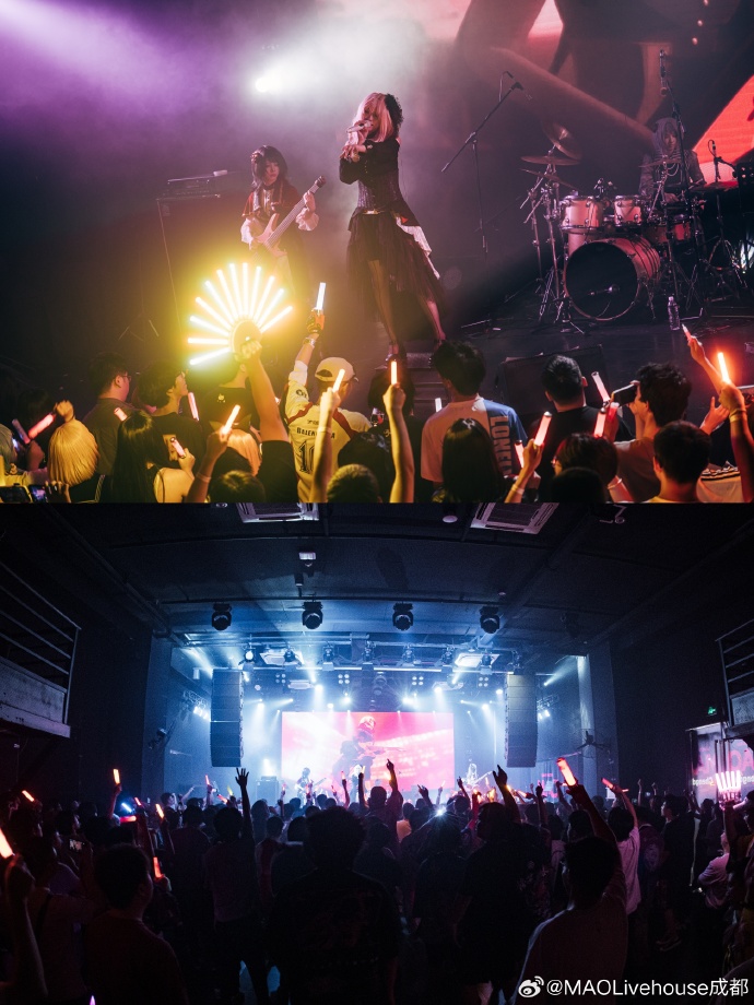 DeannaMaccz8us's tweet photo. 今日晚间小剧场民谣专场开唱！livehouse里的吉他扫弦太治愈，错过要等好久～ https://t.co/eOBhicJbKX