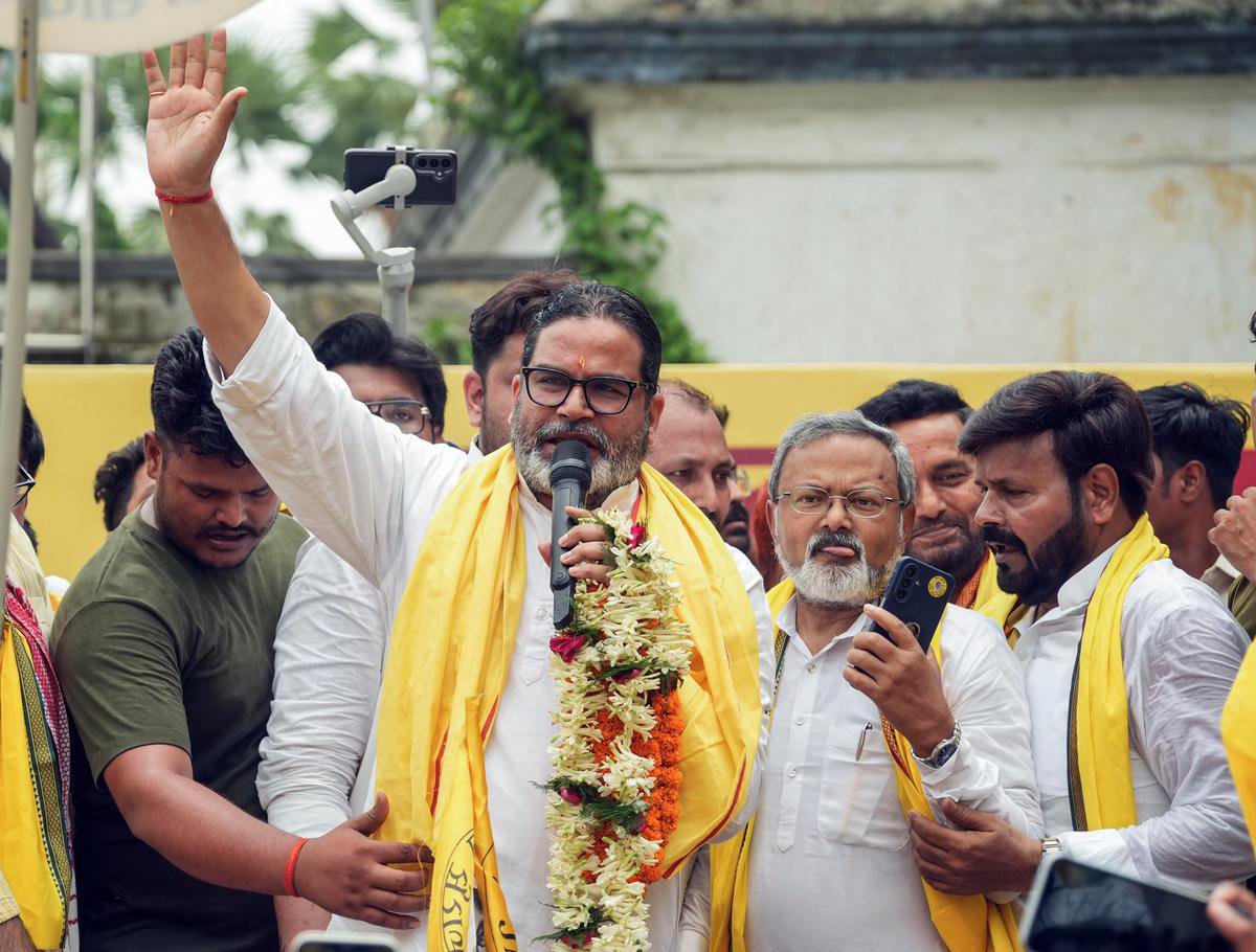 refocus21's tweet photo. Prashant Kishor :

> Fighting his first election from Bankipur
> Chose BJP's strongest seat Bankipur
> A seat BJP hasn't lost in nearly 35 years
> Yet forced Union ministers to campaign
> Forced the entire Bihar cabinet to campaign
> Made BJP deploy 40 star campaigners
> Made More than 200 MLAs go door to door
> The entire BJP machinery is on the ground

Imagine his impact 

A man contesting his very first election has forced BJP to put its entire machinery into defending a single seat.

That's how competitive the Bankipur election has become.