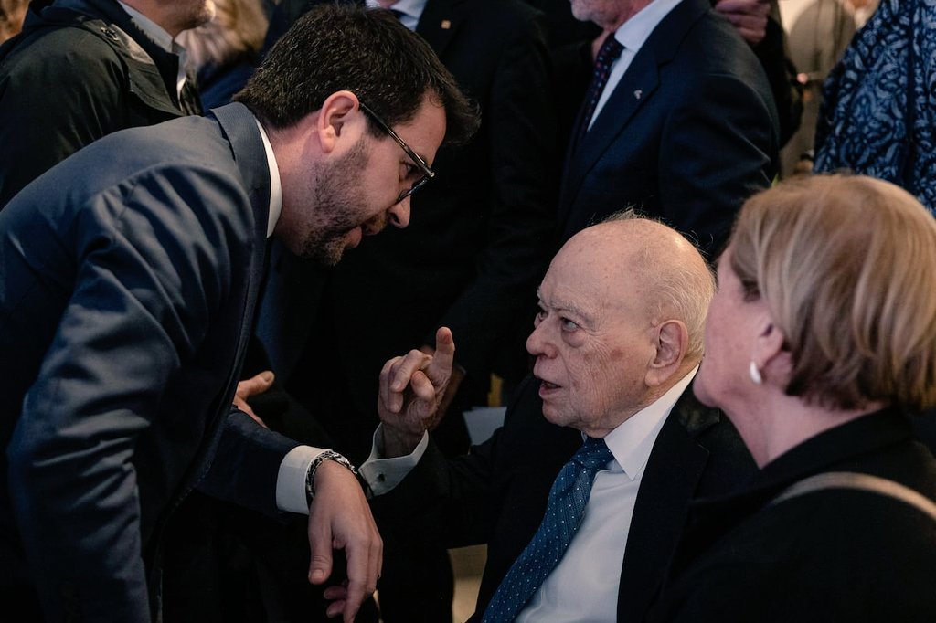 perinno's tweet photo. Hi estic d'acord. Però resulta que aquests aprenents de bruixot avui són el principal cap de turc de les ires del país perquè realment són els seguidors fidels del #pujolisme 👴🇪🇸💸 criminal i sipai de què han après pertot. No ho oblidem.☝️
👇
https://t.co/34ablnIZy8

©️perinno🏌️‍♂️ https://t.co/JuJKAEntVv