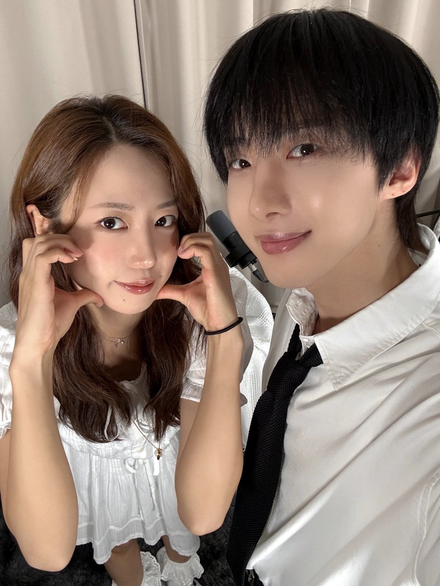 official_HUI's tweet photo. [📸]

26.07.28
<ᴡʜᴜ ɪꜱ ʏᴏᴜ?>

BINGO 🕶

@Apink_2011
#후이 #HUI
#에이핑크 #Apink
#김남주 #남주 #NamJoo https://t.co/bFsMW6m6M8