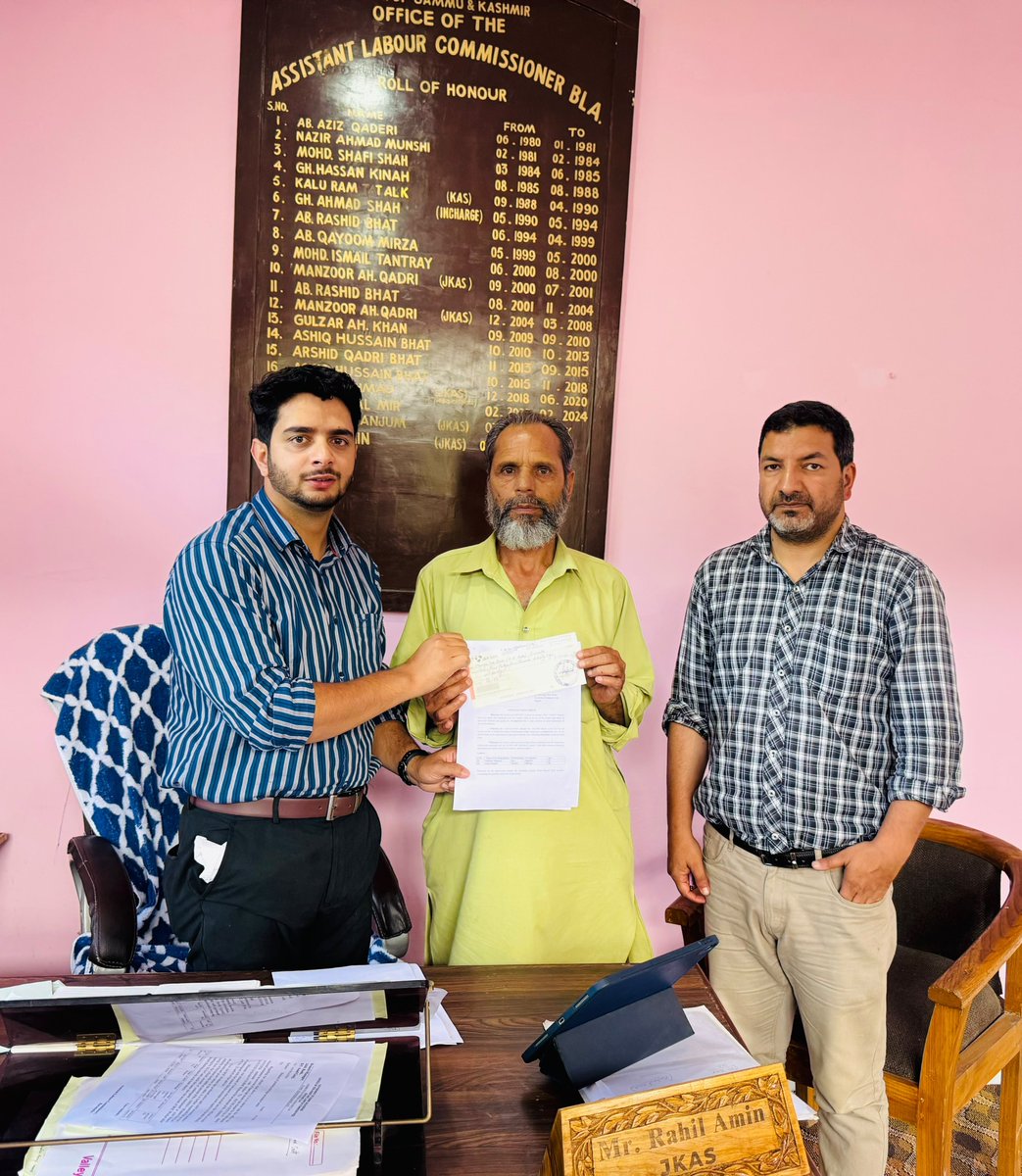ALCbaramulla's tweet photo. Disposed off an old  compensation case by disbursing Rs.3,34,036 rupees to the legal heirs/ dependants in the case titled Zena Begum Vs Kabeer Mughal &amp; others.
@jklabemployment @LabourCommrJK @DCBaramulla @diprjk @DICBaramulla @dlckmr786 @Rahil__Amin https://t.co/o3Ni0uvbz0