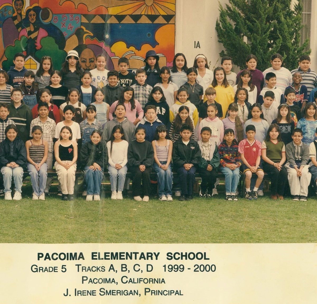 daisuke125's tweet photo. Were you my teacher in pacoima elementary school class of 2000 in California? Can find you in this picture? https://t.co/idNx4z5WOS