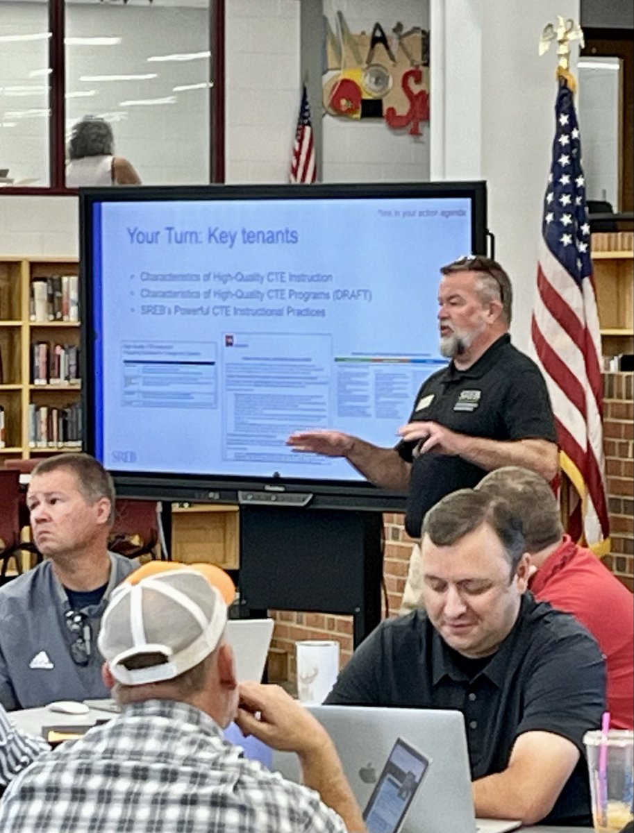 UllaCarr's tweet photo. Today, our @KCS_EPP is getting mentors and administrators ready to support our new teachers this year! @bobstokes12 is leading this training once again diving deeply into the Teaching 2 Lead curriculum🌟 @srebeducation https://t.co/OImSlq8LSx