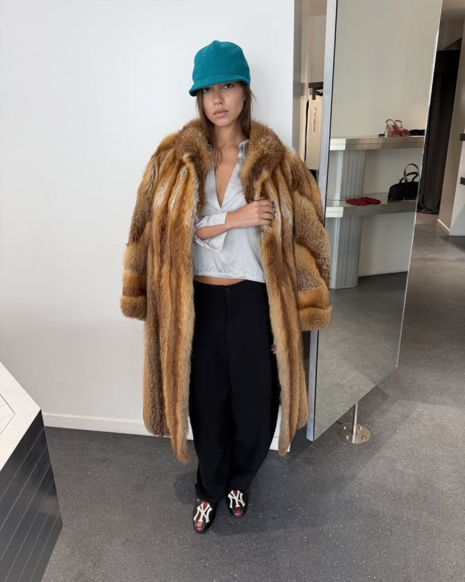 InfurMagazine's tweet photo. Just a little overdressed for the sunshine☀
#infur #infurmagazine #furluxury #furstyle #luxuryfur #richvibes #luxurylifestyle #statementlook #foxcoat #fox #citygirl #classyandrich #richgirlaesthetic #itgirl #richgirl #thatgirl #cleangirl #oldmoney #aw26 #fw26 #mobwife https://t.co/yiR2rAeHcZ