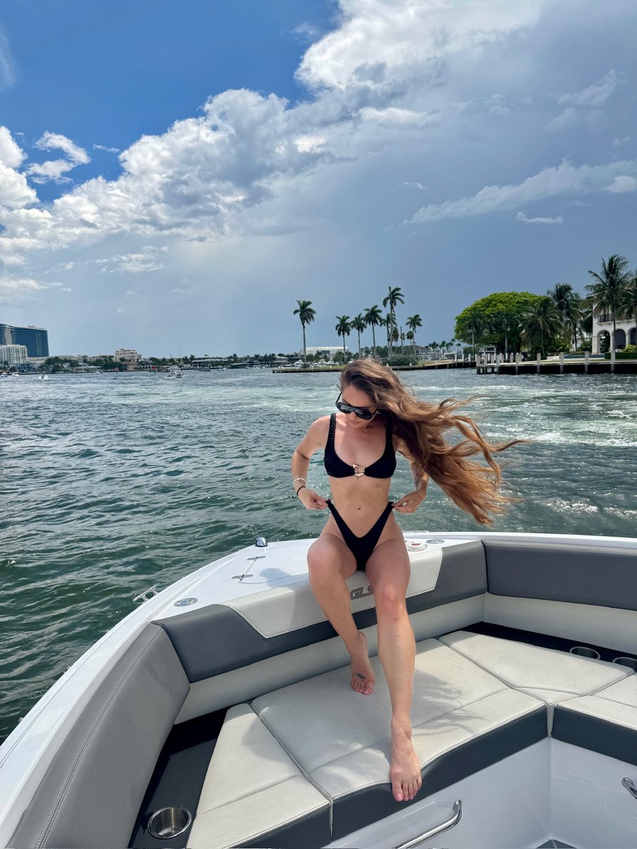 iammelissalori's tweet photo. Fresh content is on the horizon. #NewContent #StayTuned #Creator https://t.co/pCw1pIgr0J