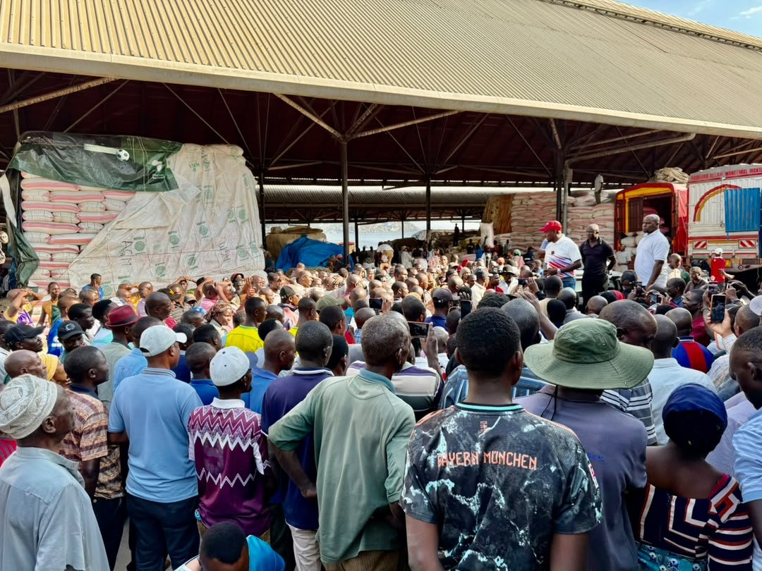 ChademaTZ2's tweet photo. Leo Makamu Mwenyekiti wa CHADEMA Bara, Mhe. @HecheJohn, ametembelea Kijiwe Maarufu cha Mbao, Sabasaba jijini Mwanza na kuzungumza na wananchi, huku akihamasisha uchangiaji wa Tone kwa Tone. Baada ya hapo ameendelea na ziara yake kuelekea Mwaro wa Kirumba, Ilemela. https://t.co/J8x5sDoE2b