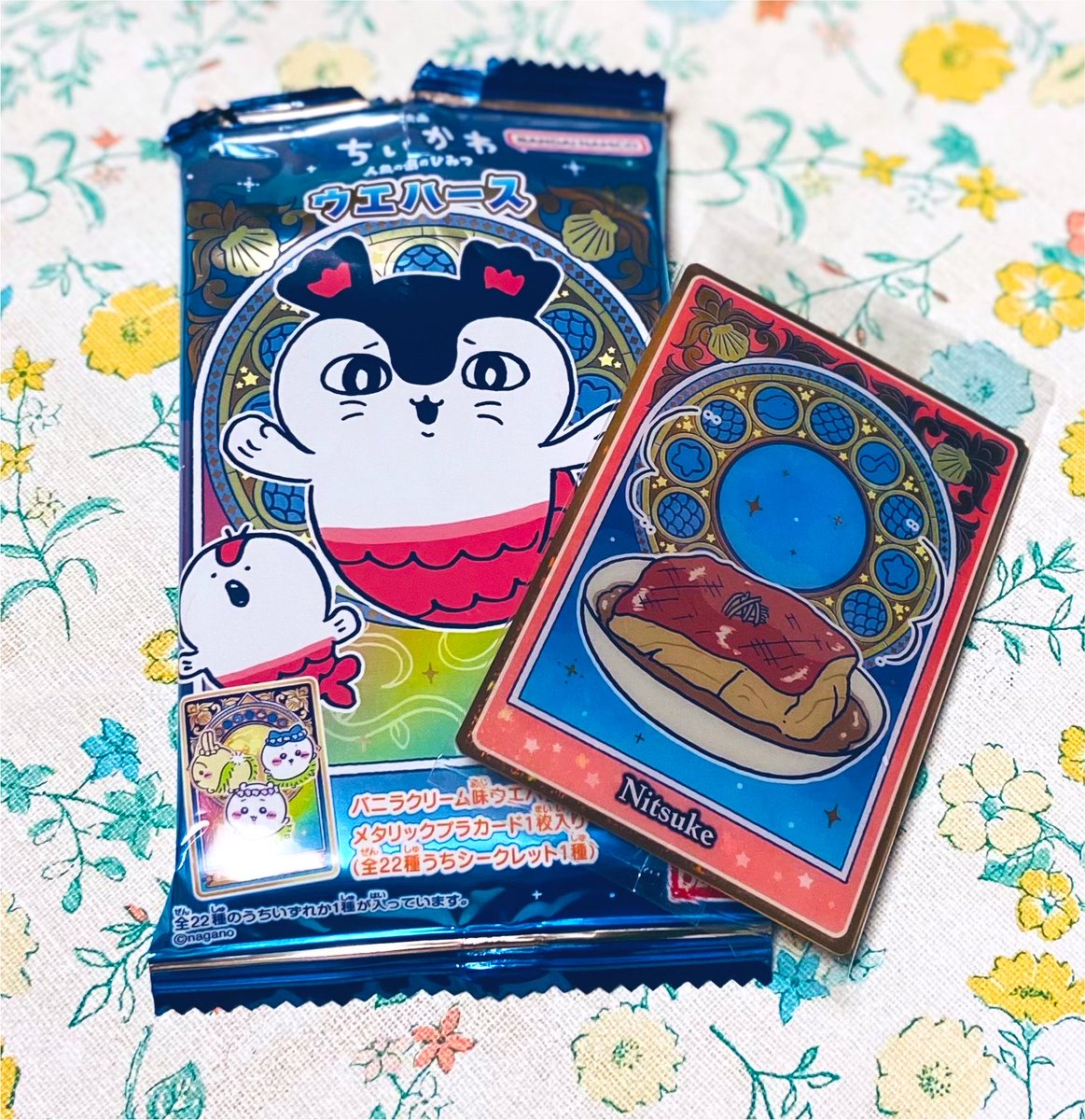 srmm_jiro's tweet photo. ちいかわウエハース買ったらこれ出て来て崩れ落ちた。ふざけんなよ。 https://t.co/WfDLwXe9lG