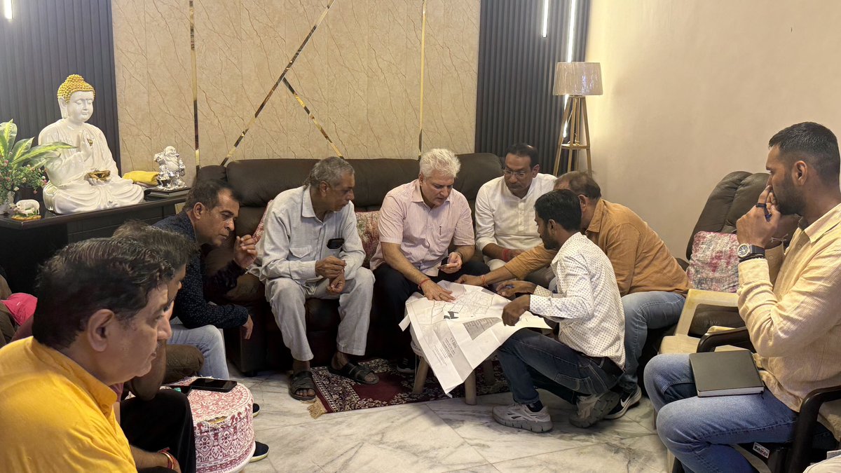 kgahlot's tweet photo. आज भरथल गाँव में ग्रामवासियों से मिलकर गाँव में उत्पन्न पेयजल समस्या को लेकर विस्तृत चर्चा की।

जनता को हो रही पानी की परेशानी को गंभीरता से लेते हुए जल बोर्ड के अधिकारियों को तत्काल प्रभाव से समस्या का समाधान सुनिश्चित करने के निर्देश दिए, ताकि ग्रामवासियों को जल्द से जल्द पर्याप्त एवं सुचारू जलापूर्ति मिल सके।

इस अवसर पर विधानसभा प्रभारी श्री कृष्ण गोदारा जी, पूर्व में जिला मंत्री श्री रविन्द्र गोदारा जी एवं द्वारका C मंडल अध्यक्ष श्री अंकुर जी सहित स्थानीय कार्यकर्ता उपस्थित रहे।