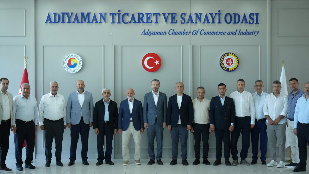 AdiyamanVakfi's tweet photo. Genel Başkanımız Sayın Hasan Göksu, Mütevelli Heyet Üyelerimiz ve Yönetim Kurulu Üyelerimiz, Adıyaman Ticaret ve Sanayi Odası Başkanı Sayın Mehmet Torunoğlu'nu makamında ziyaret ettiler.
Gerçekleştirilen nezaket ziyaretinde, Vakfımızın yürüttüğü çalışmalar hakkında bilgi paylaşımında bulunulurken, Adıyaman'ın sosyal, ekonomik ve ticari gelişimine yönelik değerlendirmeler yapıldı. Karşılıklı görüş alışverişinin gerçekleştirildiği ziyarette, iş birliği imkânları ve ortak projeler üzerine istişarelerde bulunuldu.
Nazik misafirperverlikleri dolayısıyla Adıyaman Ticaret ve Sanayi Odası Başkanı Sayın Mehmet Torunoğlu'na teşekkür ediyor, çalışmalarında başarılar diliyoruz.