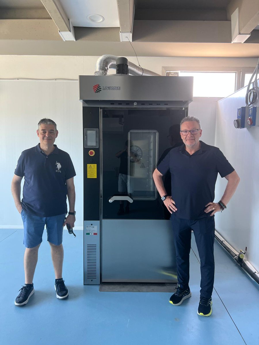 TecnobarT's tweet photo. Grazie 🙏alla storica 🧁🍰#Pasticceria #Facella di #Cabras (#Sardegna) per aver scelto #Tecnobar come partner per la realizzazione delle nuove celle frigorifere e delle attrezzature professionali
Vi auguriamo un futuro ricco di soddisfazioni e successi! https://t.co/kgPcAivVfI