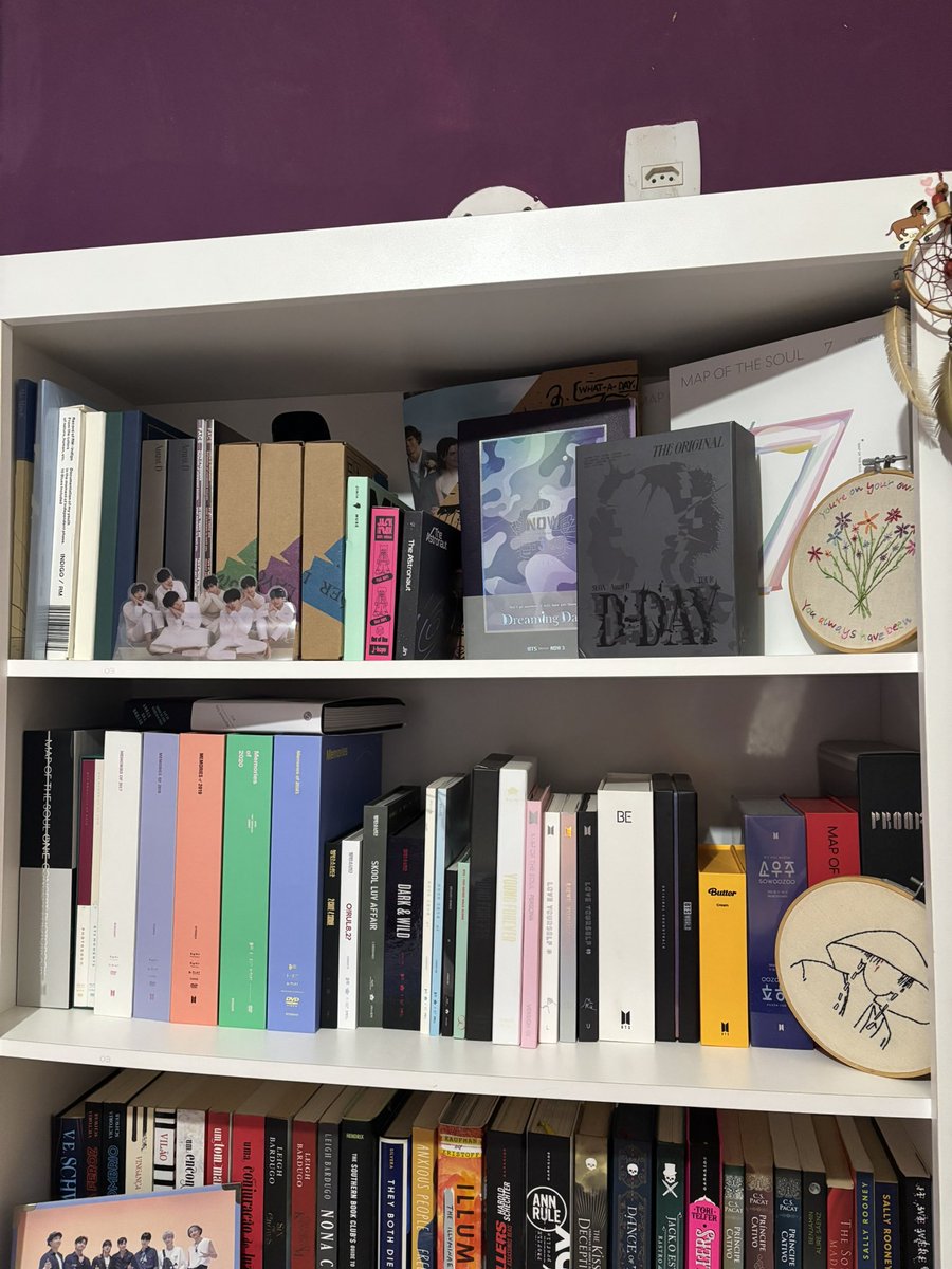 taefalsegod's tweet photo. oie amigos! Alguém teria interesse nesses álbuns, principalmente nos memories e no now 3 ? Isso não é um post de venda, apenas para saber o interesse para quando eu for vender já entrar em contato direto com quem tem vontade de compra-los 🫶 https://t.co/Ftj9dU0R0u