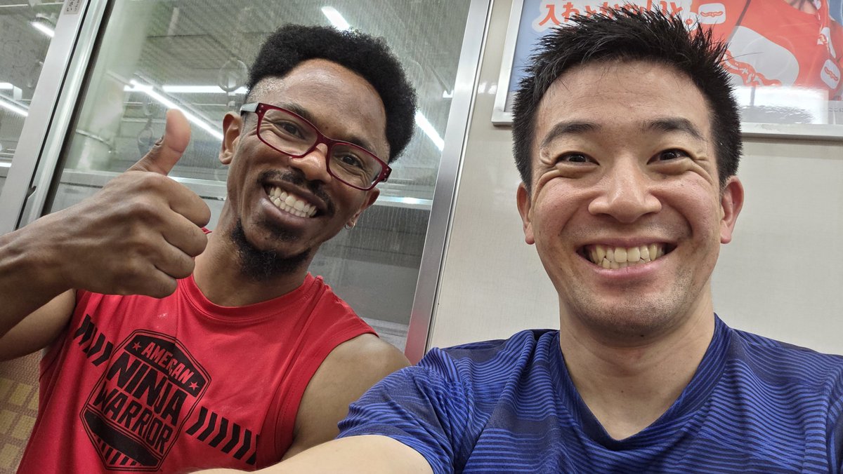 sasukemorimoto's tweet photo. 今日はアメリカのスター��手のドノバンさんと合トレしました💪
素晴らしい身体能力で、とても礼儀正しく、面白い人でした(笑)
楽しい時間をありがとうございました😊✨
#SASUKE #サスケくん #森本裕介 #ninjawarrior #anw https://t.co/7GQH5DNBCG