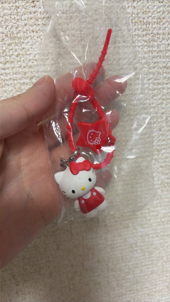 M28614L's tweet photo. @0913me 検索から失礼します。サンリオななほしカラフルマルチチャームのポチャッコ譲っていただきたいです。キティと交換は可能でしょうか？ https://t.co/Hzx2RkKO3h