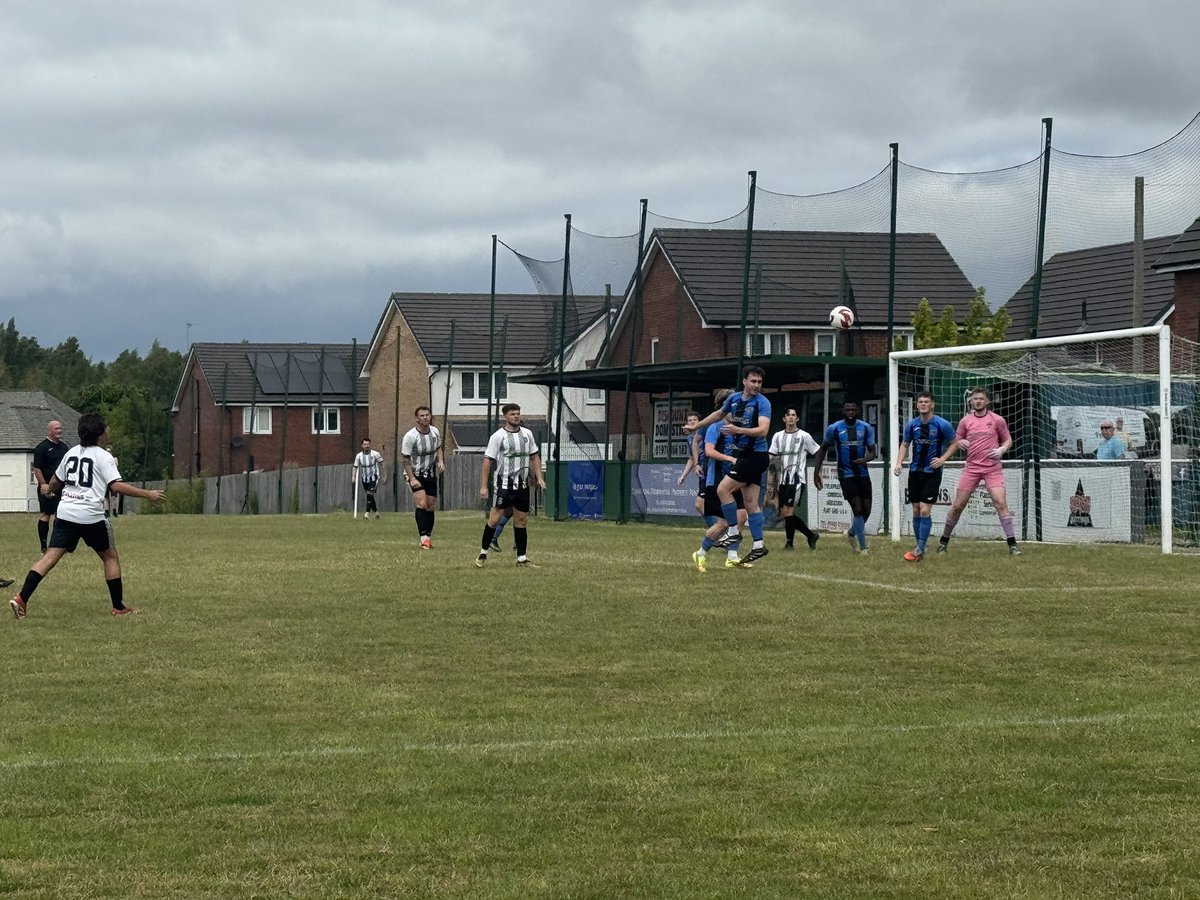 hoppingwxm's tweet photo. Off to Llay today (04/07/2026)
Preseason game
The Ring - Ardal North West Table
⚪️ Llay Welfare 0 - 1 Knowsley 🔵 (HT0-0)
About 20 in attendance
@Llay_WelfareFC
#Preseason #Cymruleague #Groundhopping #Wales #Llay #Knowsley #Peldroed #voetbal #futbol #chickenbaltichronicles https://t.co/5rbFnHVbnA