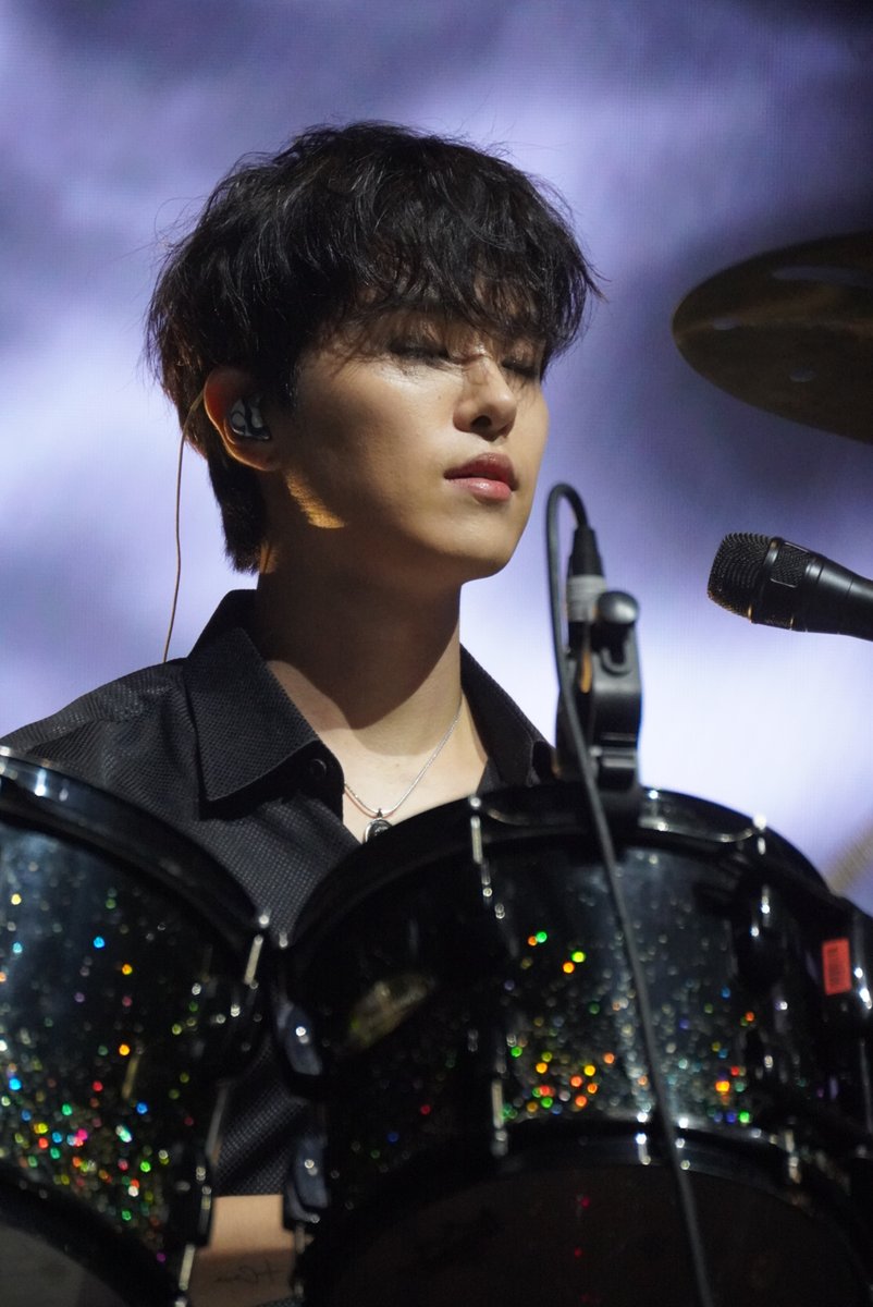 leehajooncom's tweet photo. 우리 사랑스럽고 멋있는 드러머 이하준 생일 축하해요 💙
항상 행복하고 건강하자~ 우리 언제든지 옆에 있어줄게

Happy Birthday to our lovely and talented drummer Lee Hajoon, may you always be happy and healthy 💙

#MyUtopiaWithHajoon #블루로즈_하준 #HappyHajoonDay #이하준 #Hajoon https://t.co/9CFD60BYiy