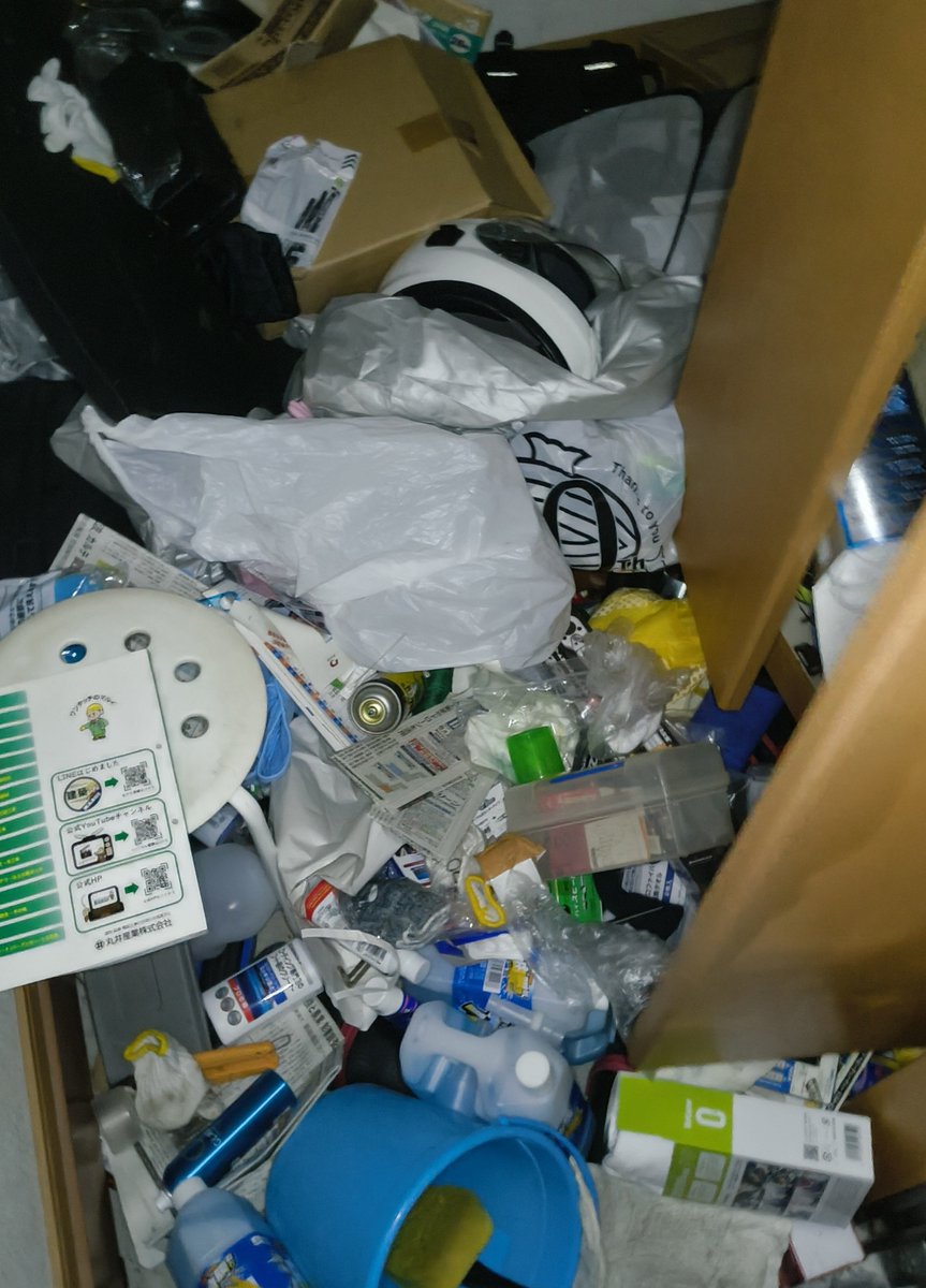 unico09's tweet photo. 家ぐちゃぐちゃ。PCもスピーカーも冷蔵庫も全てひっくり返ってた。
電気・ガス・水道・通信止まってる https://t.co/x7otEb3t4g