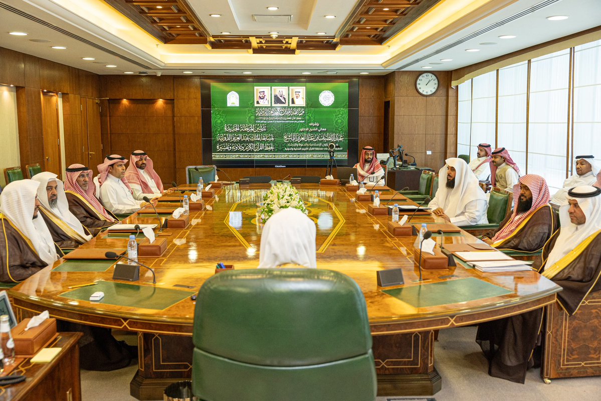 Saudi_Moia's tweet photo. دشّن معالي وزير الشؤون الإسلامية والدعوة والإرشاد، المشرف العام على المسابقات القرآنية المحلية والدولية الشيخ الدكتور عبداللطيف بن عبدالعزيز آل الشيخ، المرحلة الجديدة والدليل التنظيمي للدورة السادسة والأربعين لمسابقة الملك عبدالعزيز الدولية لحفظ القرآن الكريم وتلاوته وتفسيره، التي تنطلق خلال الفترة من 23 صفر إلى 6 ربيع الأول 1448هـ، وقد سجلت الدورة الحالية رقمًا تاريخيًا بمشاركة (334) متسابقًا ومتسابقة يمثلون (133) دولة من مختلف دول العالم لتكون الأعلى منذ انطلاق المسابقة.
https://t.co/BO6yjuFSmq